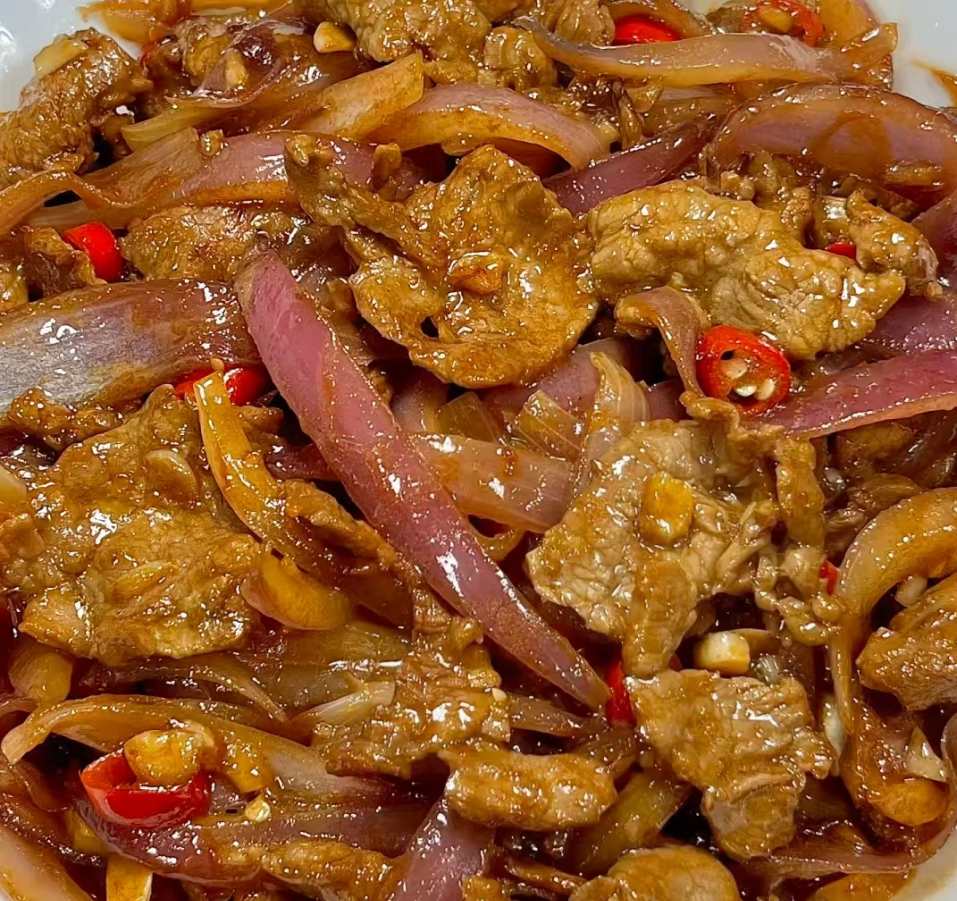 Soğanlı Sotelenmiş Dana Eti (洋葱炒牛肉)