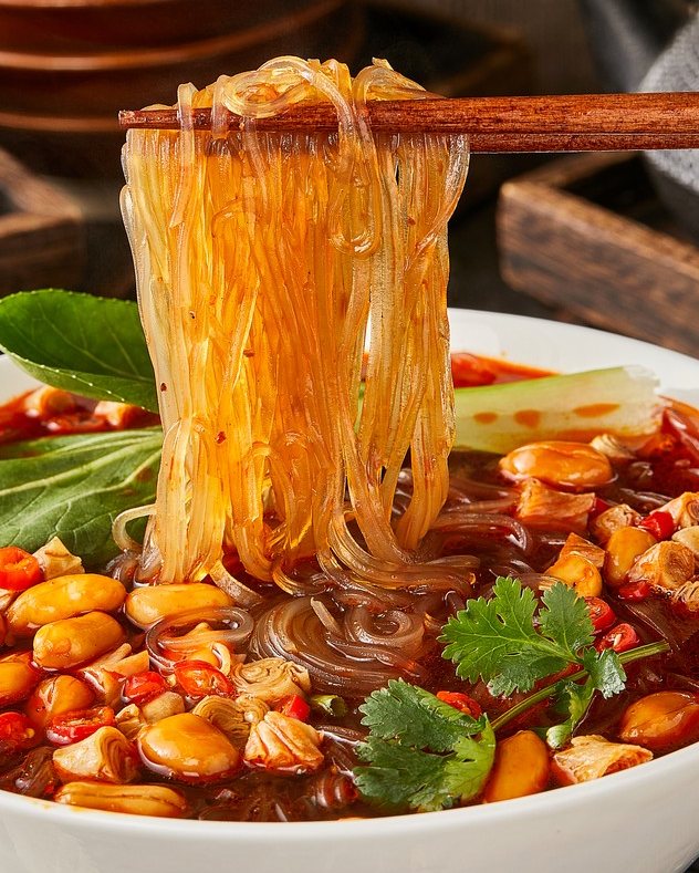 Acılı ve Ekşi Noodle (酸辣粉)